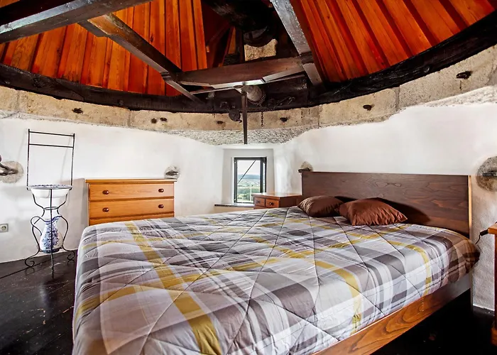 Moinho Esteveiras * אה דוס קונהאדוס